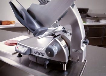 How to use a manual meat slicer?
